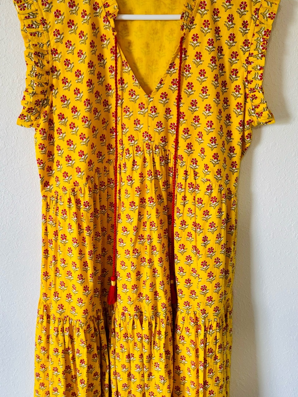 Source Unknown Yellow Floral Tiered Midi Dress with Red Accents Size Medium